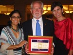 ExcelenciaInEducation-grad-award2009